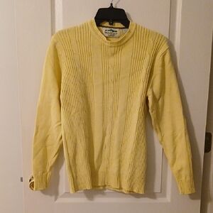 Mountain Lake Men's Crewneck Sweater in Soft Yellow